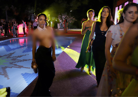 FOTO. Ruby, apariție nud pe covorul roșu la VIVA! Party: dezbrăcată, dar totuși îmbrăcată. Imagini interzise minorilor