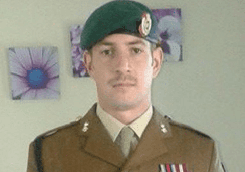 Un veteran britanic care a luptat în Afganistan și-a înjunghiat mortal vecinii care îi ocupaseră locul de parcare. Ce condamnare a primit