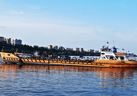 Feribotul din Bechet care face legătura cu Bulgaria nu mai poate circula din cauza nivelului scăzut al Dunării