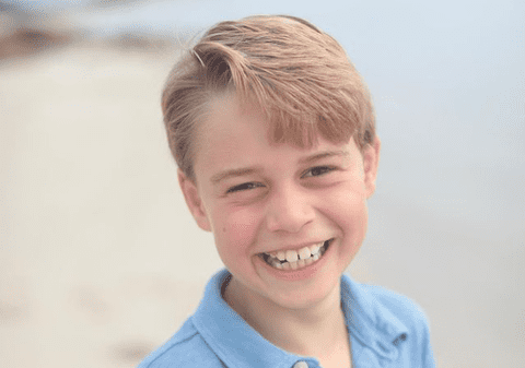 Prinţul George împlineşte 9 ani. Aniversarea, marcată printr-o fotografie făcută de mama lui, ducesa de Cambridge