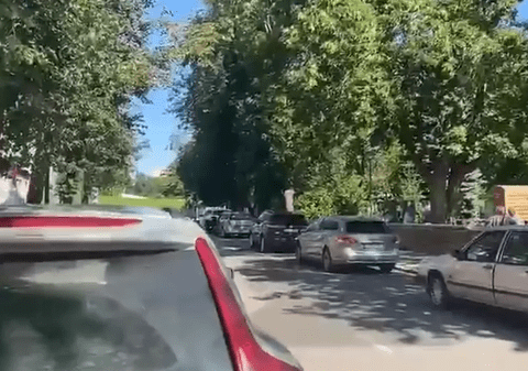 Coadă de peste 700 de vehicule la Narva, la granița Rusiei cu Estonia. Se așteaptă 10 ore pentru a trece vama. „Vă grăbiți spre Geiropa?”