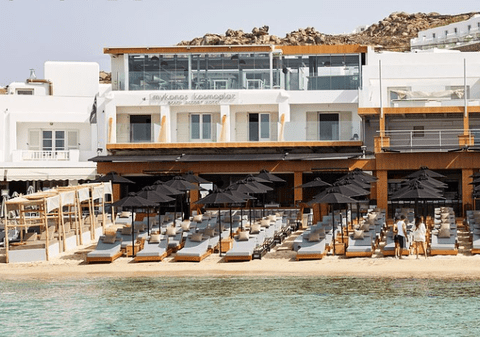 Mărturii ale unor turiști străini care au plătit note de plată exorbitante la un cunoscut bar din Mykonos: „Când am văzut nota, era să leșin!”