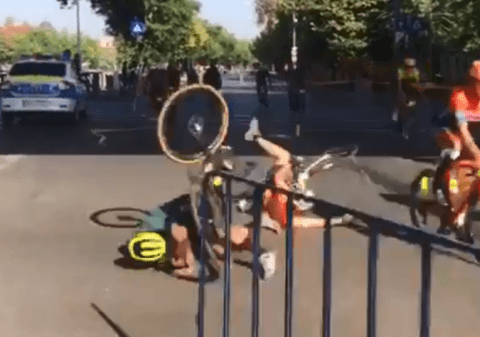 Incident la L'Etape by Tour de France. Doi cicliști au căzut, după ce unul a încercat să evite linia de tramvai