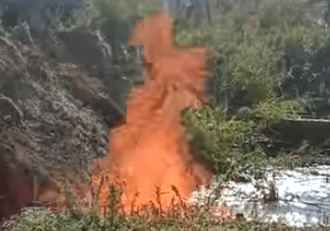 Focul arde de trei zile în curtea unui localnic, după ce a forat un puț și a dat de gaze, în Dolj. S-a întrunit Comitetul pentru Situații de Urgență
