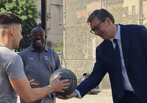 Președintele Serbiei a jucat baschet cu trei americani, la New York, înainte să vorbească la Adunarea Generală a ONU