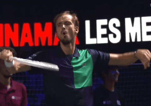 Jucătorul rus de tenis Daniil Medvedev, gesturi scandaloase în timpul meciului cu Stan Wawrinka de la Metz