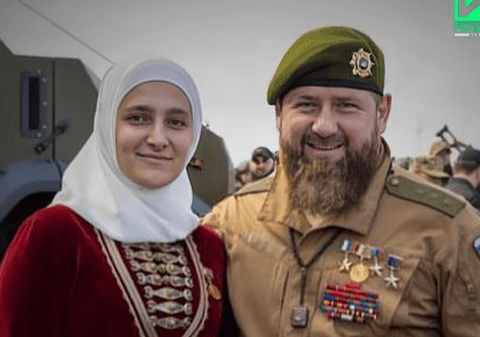 Păzită ca un șef de stat. Fata cea mare a liderului cecen Ramzan Kadîrov, în „misiune umanitară” în Mariupol