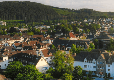 O fetiță de 8 ani, eliberată după ce a fost ținută închisă în casă de când s-a născut, în Germania