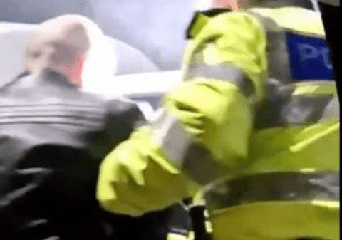 Un șofer băut care a părăsit locul accidentului, reclamat la poliție de iubita sa rănită, pe care a abandonat-o în mașină, în Timiș