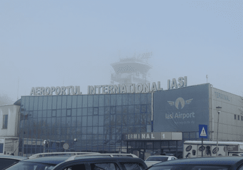Aeroportul din Iași, încadrat la o categorie mai dificilă la aterizare, din cauza unor case