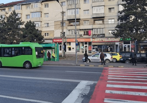 Călători uitați într-un autobuz cu ușile închise, la Suceava. Șoferul a plecat la magazin