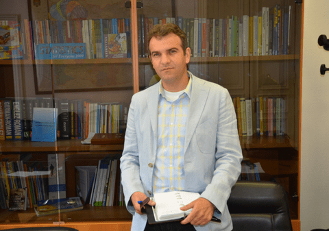 Un funcționar din Ministerul Educației și-a rezervat „pe viață” catedra la două colegii din Focșani, fără să fie angajat al acestora