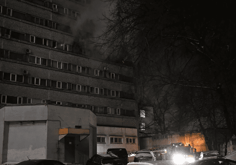 7 morți, între care și doi copii, și 11 răniți, după un incendiu într-o clădire cu 17 etaje din Moscova