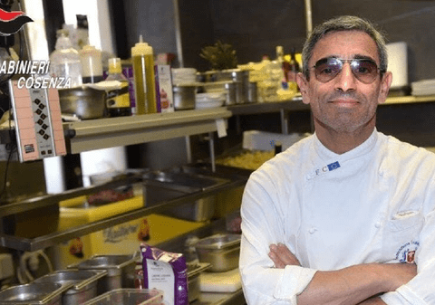 Un mafiot italian, căutat de 16 ani pentru crimă, a fost găsit în Franța. Făcea pizza „în restaurantul visurilor sale”