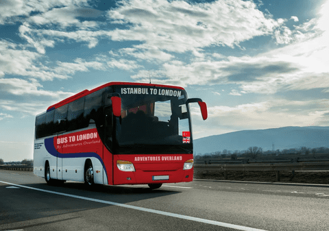 Cea mai lungă călătorie cu autocarul ia startul în august: 12.000 km în 56 de zile. Traseul va trece prin 22 de țări europene