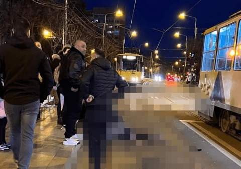 O femeie și fiica ei de 6 ani, lovite pe trecerea de pietoni, în Ploiești. Mama e în stare gravă