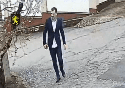 VIDEO. Un om de afaceri moldovean evadează înainte să fie băgat în arest. Acuzat că a înșelat sute de clienți români și moldoveni
