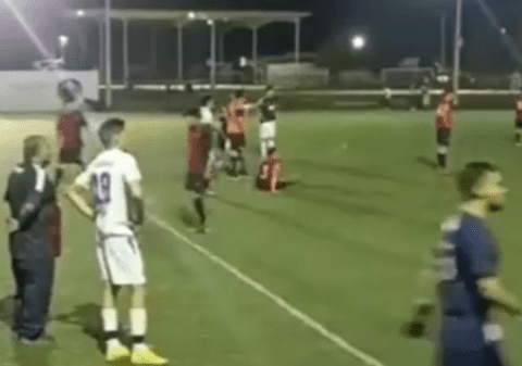 Un antrenor a fost ucis în timpul unui meci de fotbal din Mexic. Atacatorii au tras de 10 ori și au mai rănit un om