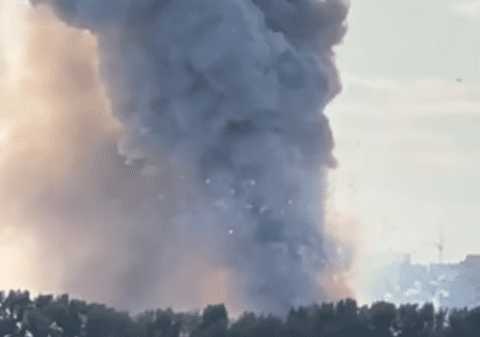 Incendiu uriaș la un depozit de material pirotehnice din Rusia