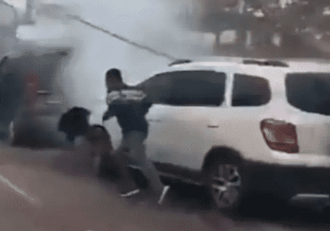 Urmărire ca-n filme în Argentina, după un bărbat beat care furase un SUV. A făcut accident și încercat să fugă de polițiști pe jos
