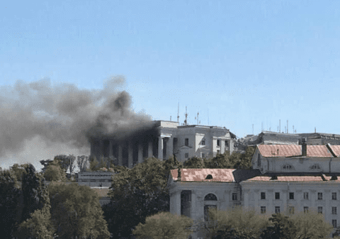 Sediul flotei ruse de la Marea Neagră, „lovit de o rachetă ucraineană”. „Un nou atac e posibil. Nu veniţi în centrul oraşului” - VIDEO