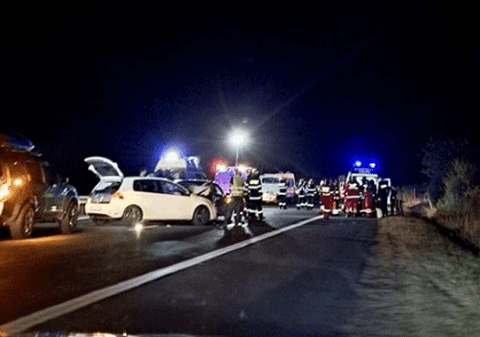 Accident cu 3 mașini implicate, pe A1, sensul spre Pitești, la kilometrul 21. Circulația se desfășoară pe banda de urgență