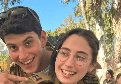 Netta, un tânăr israelian de origine canadiană, s-a aruncat peste grenadă pentru a-și salva iubita, la Kfar Aza. Tânăra a supraviețuit