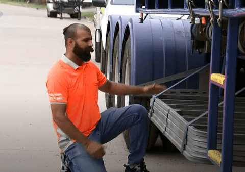Un australian băut a mers 400 de kilometri sub un camion. Cum a ajuns în această situație periculoasă