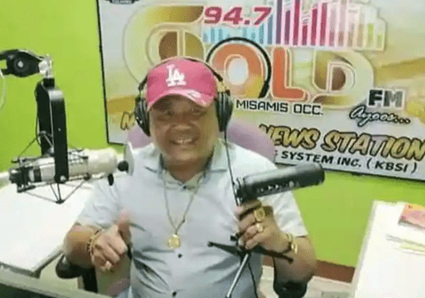 Un DJ din Filipine a fost împușcat mortal în timp ce transmitea în direct. Agresorul l-a rugat să-l primească în cabină ca să anunțe „ceva important”