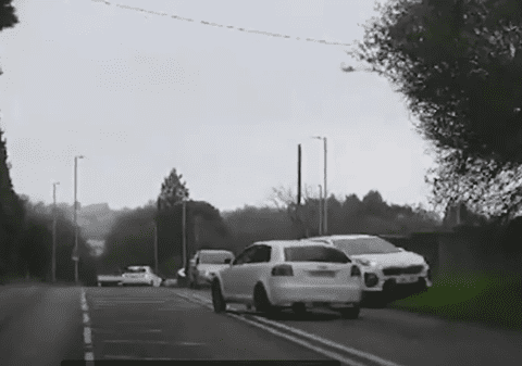 Urmărire ca-n filme a unui șofer care gonește cu 160 km/h pe sens opus, difuzată de poliția britanică. Cum s-a terminat cursa - VIDEO