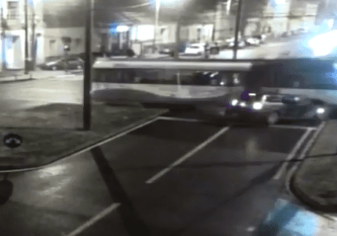 Tramvai lovit de o mașină și deraiat, la Timișoara. Șoferul de 18 ani era beat, drogat și nu avea permis | VIDEO