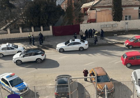 Doi polițiști din Olt s-au luat la bătaie, după o șicanare în trafic, la Slatina. Unul dintre agenți a ajuns la spital