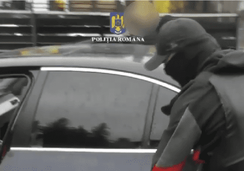Doi pakistanezi sunt cercetați pentru răpirea unor cetățeni străini. Victimele erau ținute într-un apartament din Brașov