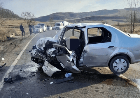 Doi bărbaţi au murit, iar o femeie este în stare gravă după un accident pe DN 13, în Brașov