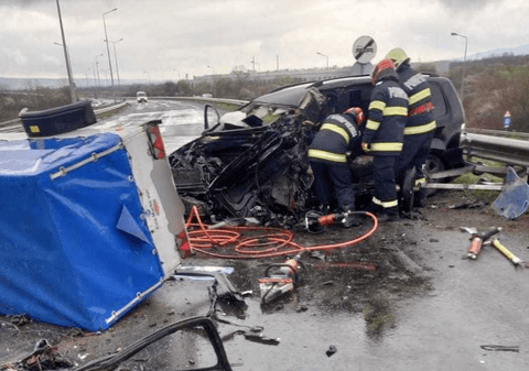Un mort și șase răniți, după un accident cu trei mașini pe centura Caransebeşului