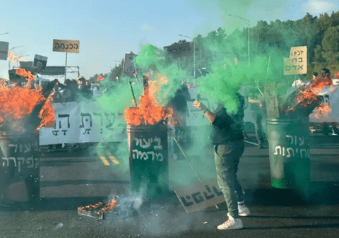 Rudele ostaticilor au blocat Autostrada 1 din Israel: „Guvernul i-a abandonat în mâinile crude ale Hamas”