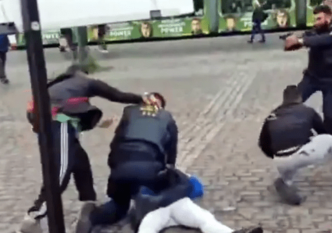 Trei răniți în Germania, într-un atac asupra unui activist antiislamist. Suspectul, împușcat de poliție