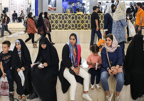 Regimul de la Teheran desfășoară drone de supraveghere pentru a aplica regulile hijabului, scrie presa iraniană în exil