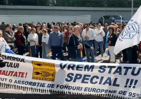 Angajații Guvernului au întrerupt lucrul timp de o oră, în semn de protest. Ce solicitări au