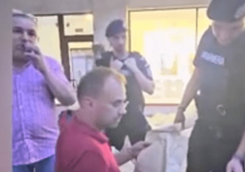 Precizările Jandarmeriei Capitalei după ce au apărut imagini cu persoane care arată Poliţiei saci cu buletine nesigilaţi, la sectorul 1