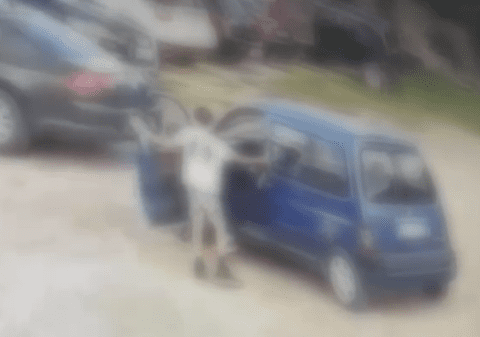 Trei copii din Neamț au furat și distrus mai multe mașini în curtea unui service auto. Pagube de circa 30.000 de lei