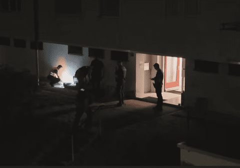 Un bărbat și-a atacat vecinii cu o macetă, în Elveția. O femeie însărcinată și un bebeluș, printre răniți