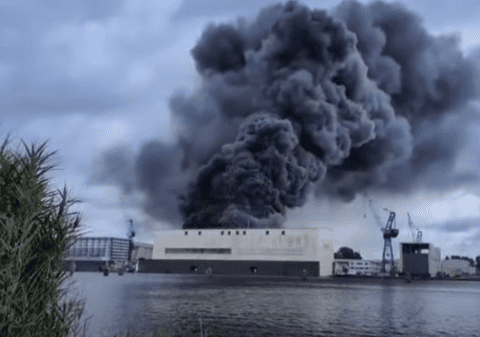 Iahtul de 100 de milioane de euro al unui miliardar saudit s-a făcut scrum, după un incendiu devastator la un șantier naval din Germania
