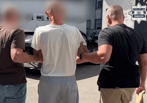 Familie terorizată în Polonia. Un bărbat a tras 46 de gloanțe spre vecinii săi, timp de 20 de minute: „Ne-a țintit ca pe rațe”