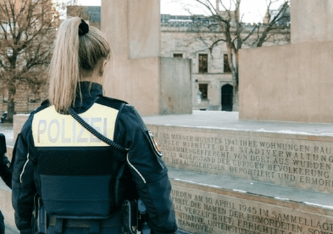 Polițist care își filma colegele în vestiar și la duș, în Germania: „Știam că sunt bolnav. Bine că m-au prins”