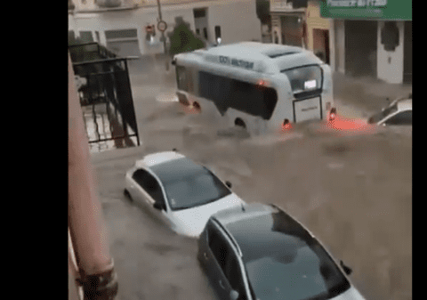 „Perla” Rivierei Franceze sub ape, după o furtună de 30 de minute. Primar: „Am primit alerta la o oră după diluviu” | VIDEO