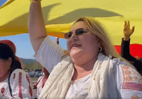 Serbările Naţionale de la Ţebea, cu trei candidaţi la preşedinţie prezenţi la manifestări. Diana Șoșoacă a fost huiduită: „Rușine să vă fie”