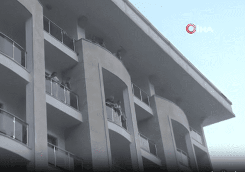 Turiști români evacuați dintr-un hotel din Antalya care a luat foc | VIDEO