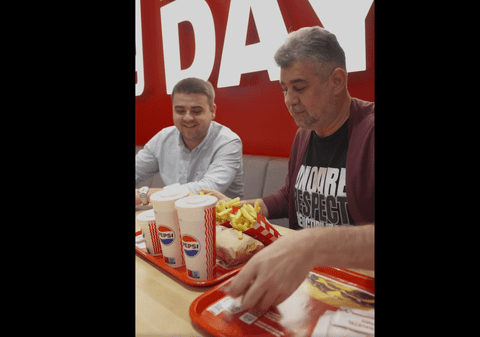 Marcel Ciolacu a răspuns la o provocare lansată online și a mers la un fast-food românesc. A comandat dublu cheeseburger I VIDEO