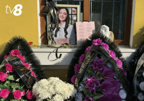 Andreea, fiica lui Igor Cuciuc, înmormântată astăzi. Sute de oameni au condus-o pe ultimul drum pe fata de 17 ani